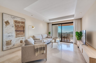 2 Bedroom Middle Floor Apartment in La Quinta - Image 2