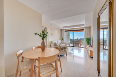 2 Bedroom Middle Floor Apartment in La Quinta - Image 3