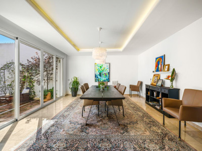 7 Bedroom Detached Villa in Nueva Andalucía - Image 5