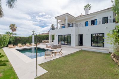 4 Bedroom Detached Villa in Nueva Andalucía - Image 5