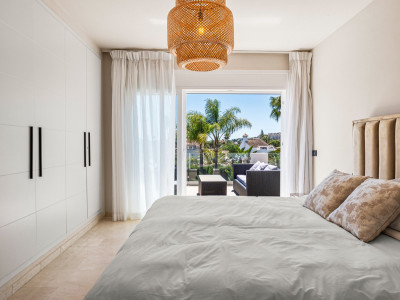 6 Bedroom Detached Villa in Nueva Andalucía - Image 4