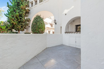 4 Bedroom Ground Floor Apartment in Puerto Banús - Image 4