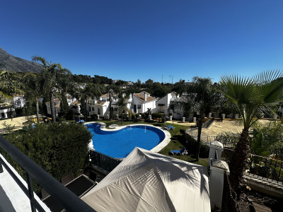 2 Bedroom Middle Floor Apartment in Nueva Andalucía - Image 1