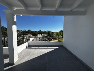 2 Bedroom Middle Floor Apartment in Nueva Andalucía - Image 3