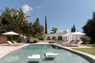 4 Bedroom Detached Villa in Nueva Andalucía - Image 1