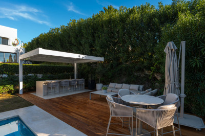 6 Bedroom Detached Villa in Nueva Andalucía - Image 4