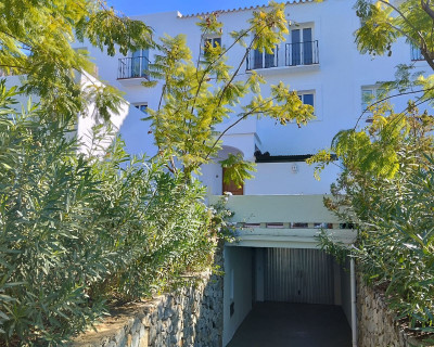 5 Bedroom Townhouse in Nueva Andalucía - Image 1