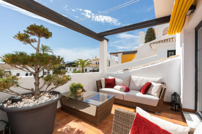 3 Bedroom Middle Floor Apartment in Nueva Andalucía - Image 2