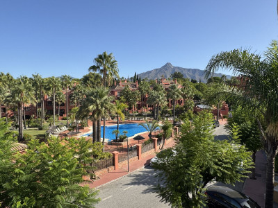 5 Bedroom Semi-Detached House in Puerto Banús - Image 2