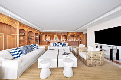 6 Bedroom Middle Floor Apartment in Puerto Banús - Image 4