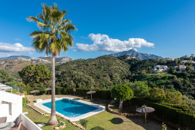 2 Bedroom Middle Floor Apartment in La Quinta - Image 3