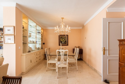 2 Bedroom Middle Floor Apartment in La Quinta - Image 5