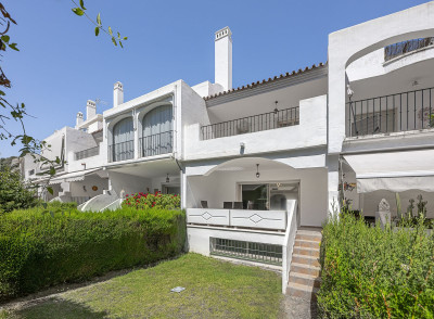 4 Bedroom Townhouse in Nueva Andalucía - Image 4