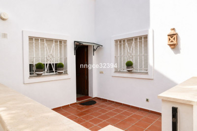 2 Bedroom Ground Floor Apartment in Nueva Andalucía - Image 5