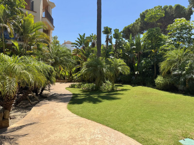 2 Bedroom Top Floor Apartment in Puerto Banús - Image 5