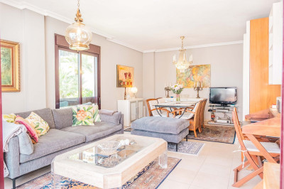 1 Bedroom Middle Floor Apartment in Nueva Andalucía - Image 2