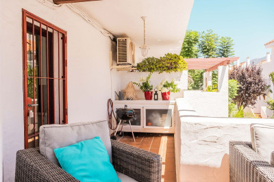 1 Bedroom Middle Floor Apartment in Nueva Andalucía - Image 5