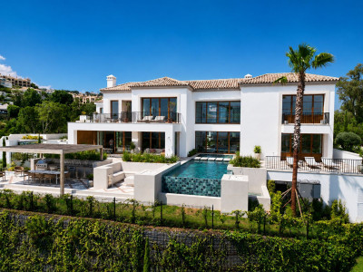 5 Bedroom Detached Villa in La Quinta - Image 1