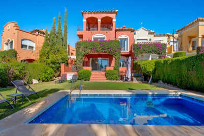 5 Bedroom Townhouse in Nueva Andalucía - Image 1
