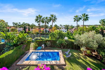 5 Bedroom Townhouse in Nueva Andalucía - Image 2