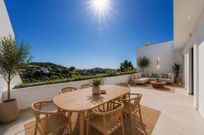 3 Bedroom Middle Floor Apartment in Nueva Andalucía - Image 1