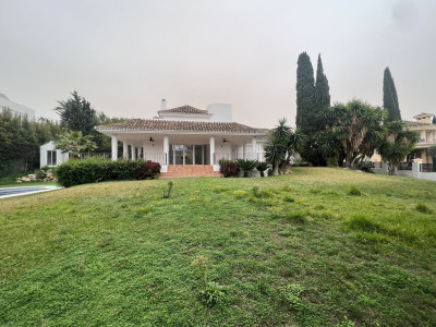 5 Bedroom Detached Villa in Nueva Andalucía - Image 1