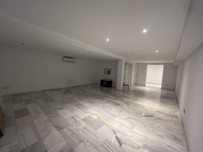 5 Bedroom Detached Villa in Nueva Andalucía - Image 4
