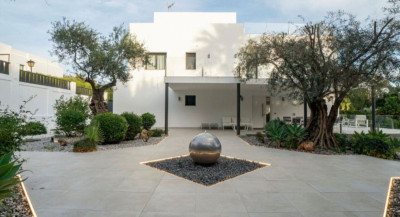 5 Bedroom Detached Villa in Nueva Andalucía - Image 1