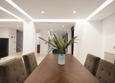 5 Bedroom Detached Villa in Nueva Andalucía - Image 3