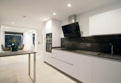 5 Bedroom Detached Villa in Nueva Andalucía - Image 4