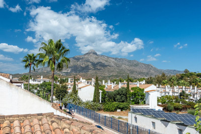 4 Bedroom Townhouse in Nueva Andalucía - Image 2