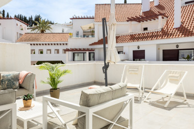 4 Bedroom Penthouse Duplex in Nueva Andalucía - Image 2