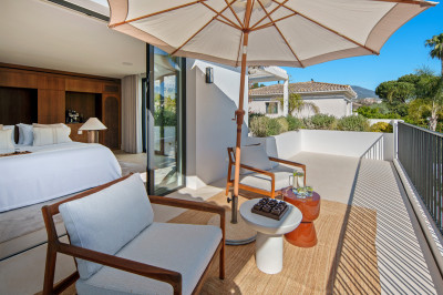 4 Bedroom Detached Villa in Nueva Andalucía - Image 3