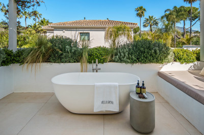 4 Bedroom Detached Villa in Nueva Andalucía - Image 5