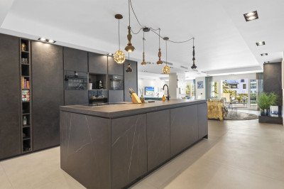 4 Bedroom Middle Floor Apartment in Puerto Banús - Image 3