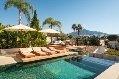 5 Bedroom Detached Villa in Nueva Andalucía - Image 3