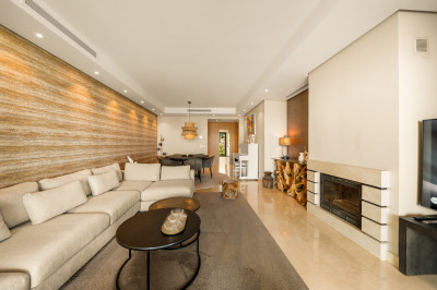2 Bedroom Middle Floor Apartment in La Quinta - Image 2