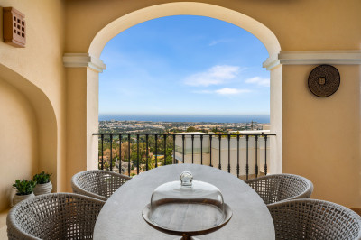 2 Bedroom Middle Floor Apartment in La Quinta - Image 4