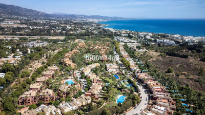 4 Bedroom Townhouse in Nueva Andalucía - Image 1